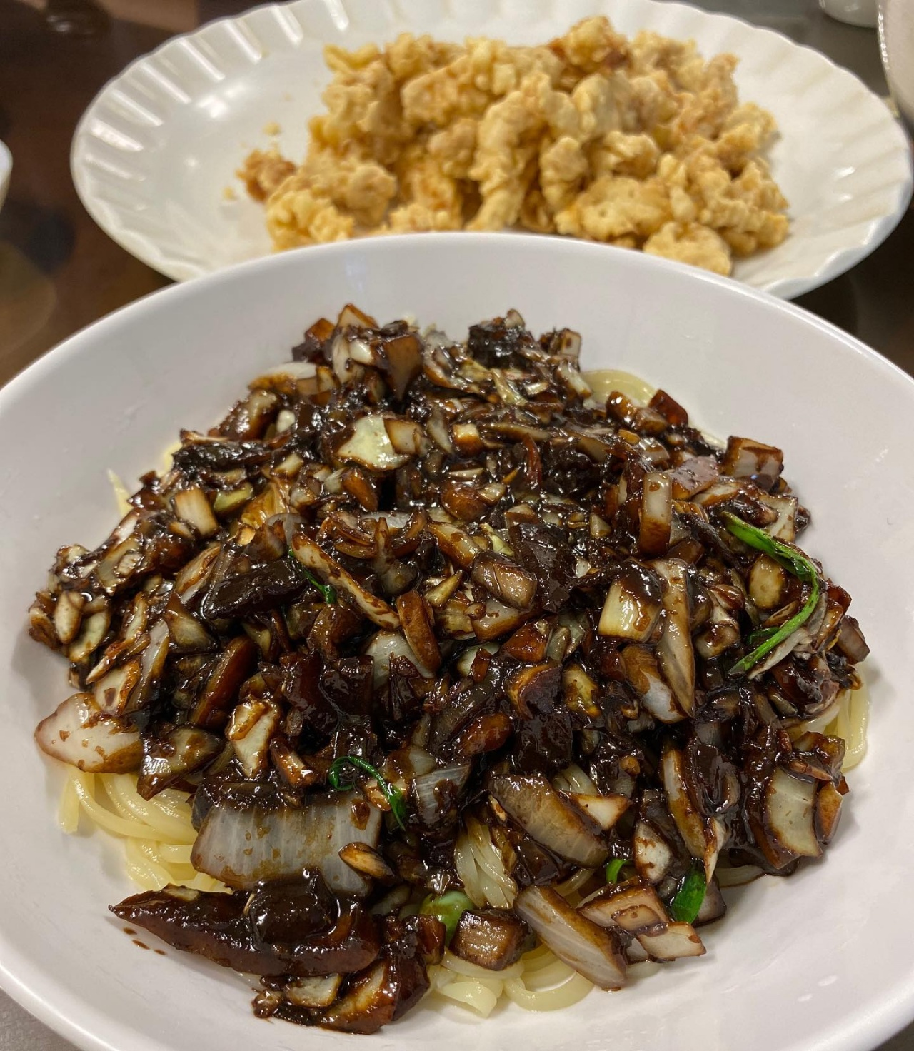 다들 맛점하세요~~ 간짜장에 탕수육 갑니다